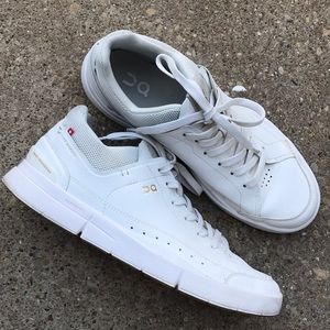 On Running The Roger Advantage shoes